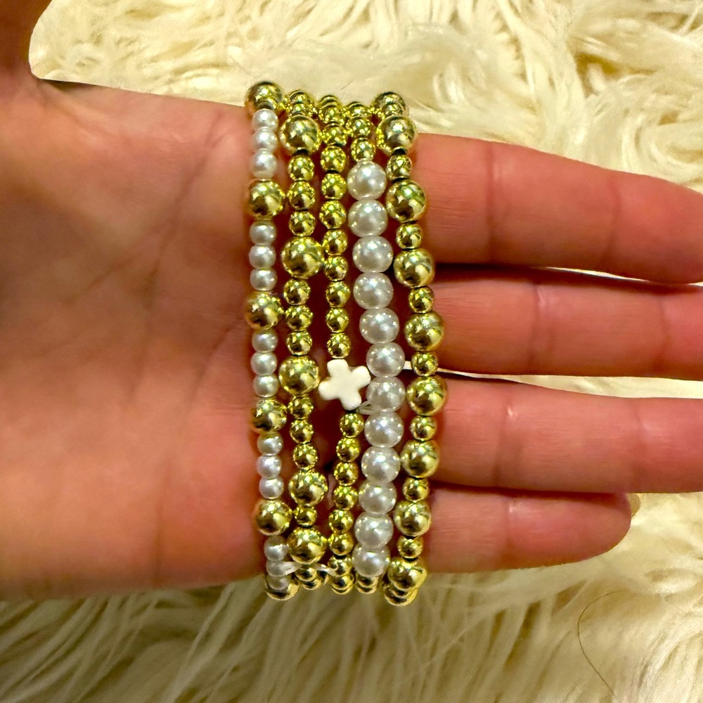 Set of 5 gold bracelets